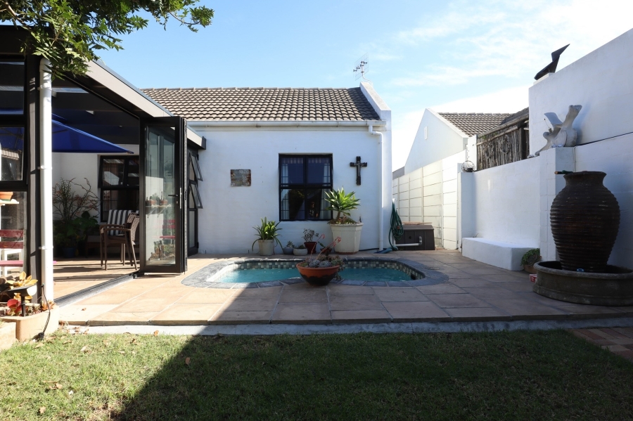 3 Bedroom Property for Sale in Sunningdale Western Cape